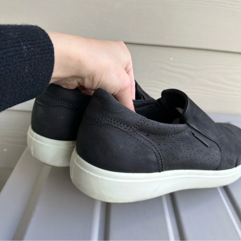 ECCO Soft 7 Leather Sneakers Slip On Style Size 8 Men’s Solid Black Casual